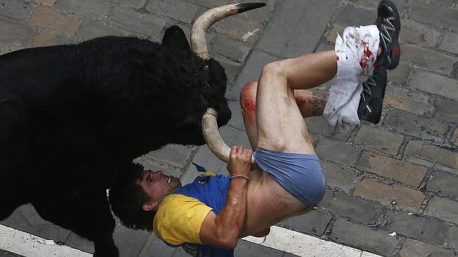 Tres heridos por asta de toro en el encierro de El Pilar