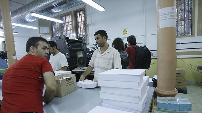 Funcionarios catalanes denuncian que los presos cobran paga extra y ellos no