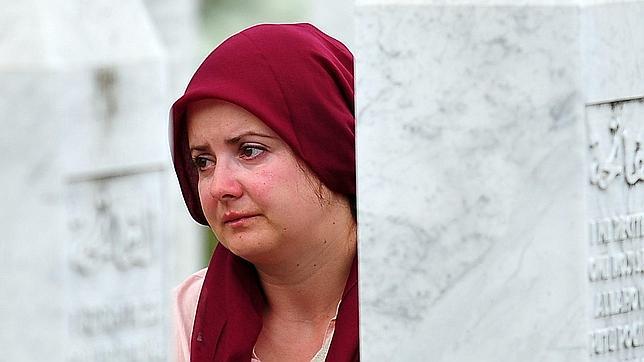 Entierran a 409 víctimas del genocidio de Srebrenica en una emotiva ceremonia