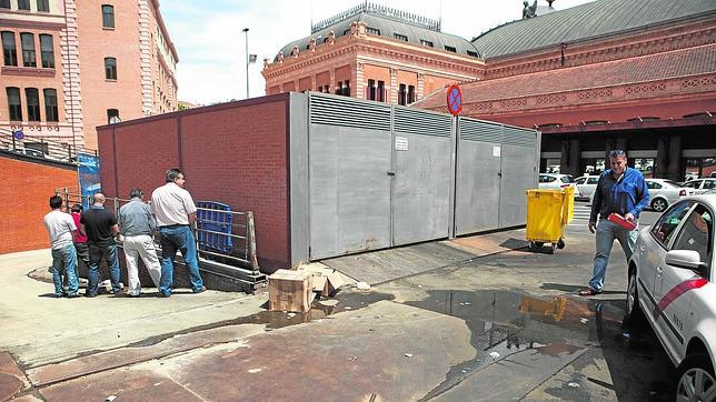 Los taxistas denuncian que siguen sin urinarios en Atocha