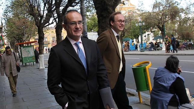 España pide disculpas a Bolivia por el incidente con el avión de Evo Morales