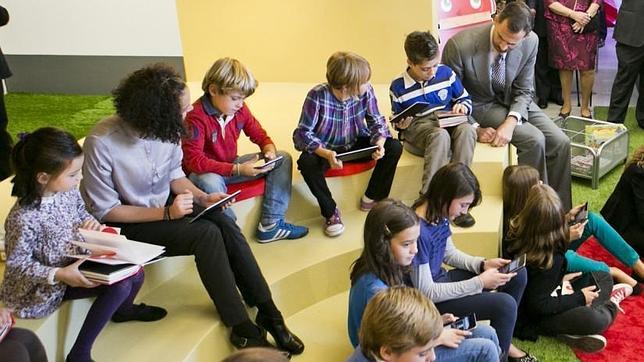 Imagen de la inauguración de la Casa del Lector, en Matadero, que contó con la presencia del Príncipe Felipe