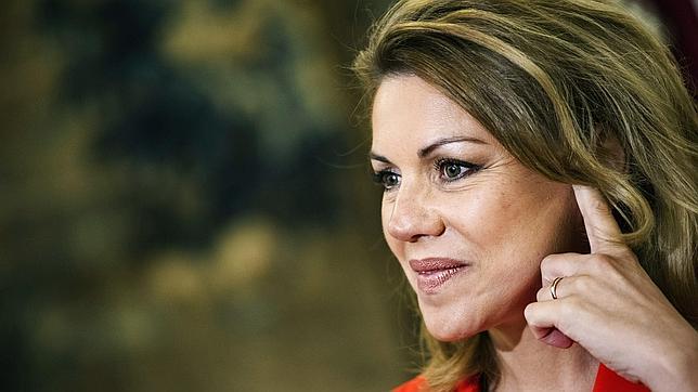 Cospedal ganó 61.213 euros netos en 2012 cien mil menos que un año antes