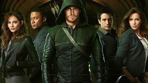 El estreno de «Arrow» gana a la batalla a «Campamento de verano»