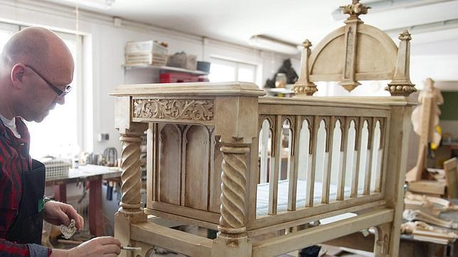 La prensa tabloide ha "informado" de que la pareja habría comprado una cuna tipo moisés azul, o blanca