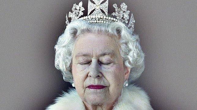 Retrato de Isabel II, que lleva ya seis décadas en el trono