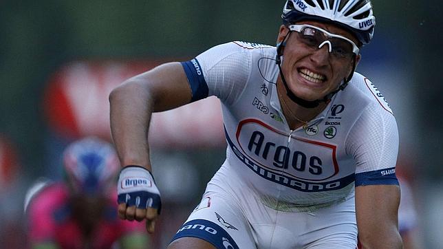 Kittel suma la cuarta y Froome toca el cielo en la puesta de sol parisina