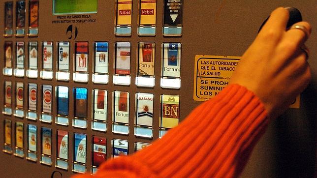 Desarrollan una cajetilla parlante para convencer de que fumar es malo