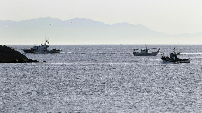 Pescadores de la Línea denuncian que Gibraltar lanza bloques de hormigón en los caladeros