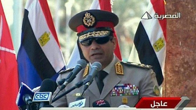 El jefe del Ejército pide a los egipcios que salgan a la calle y respalden el golpe