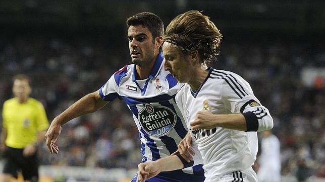 La tragedia de Santiago golpea al jugador del Deportivo Juan Domínguez