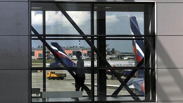 El Senado de EE.UU. propone sancionar al país que dé asilo a Snowden