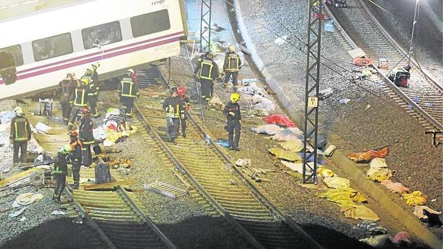 Accidente en Santiago: «Buscad a mi hijo, tiene dos años. Buscad a mi hijo»