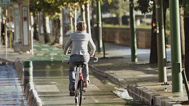 El casco en bicicleta será obligatorio en ciudad sólo para los menores de 18 años