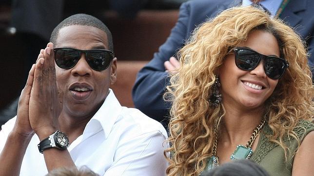 Jay-Z besa a Beyoncé en pleno concierto