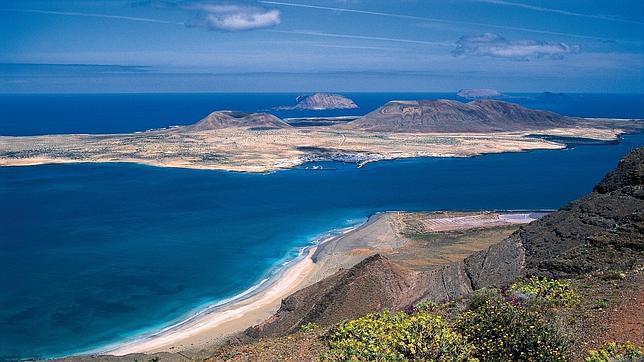 Panorámica de la más pequeña de las Canarias tomada desde Lanzarote
