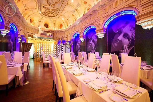 En el espacio que ocupa el restaurante estuvo antes la Bolsa de Madrid