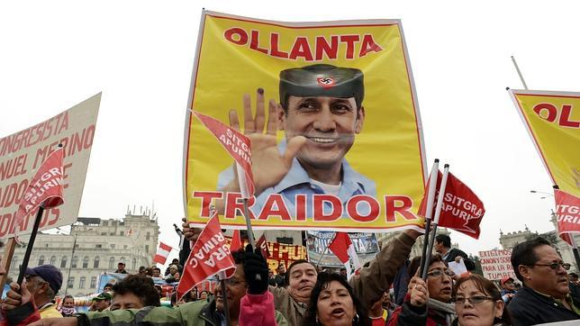 Varios médicos peruanos anuncian una huelga de hambre para radicalizar la protesta