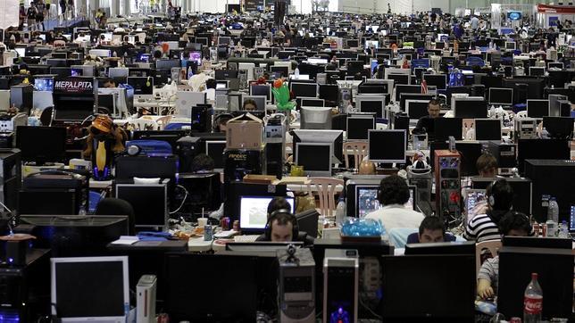 Miles de internautas, en la Campus Party