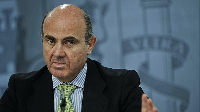 De Guindos calcula en más de 7.000 millones el impacto de la ley de colegios