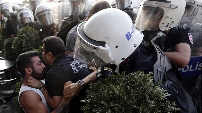 «Cadena perpetua para los que intentan derrocar al gobierno de Turquía»