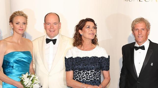 Carolina de Mónaco y Charlene, protagonistas en la 65º edición del Baile de la Cruz Roja