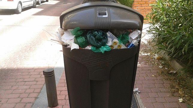 La basura ya no entra en las papeleras de Vallecas