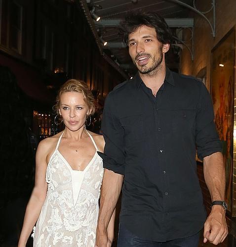 Kylie Minogue y Andrés Velencoso siguen juntos