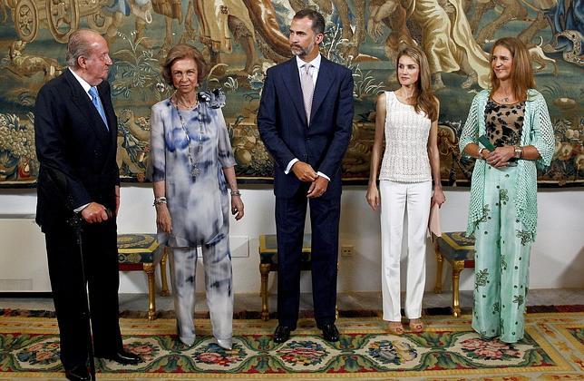 Cena real en La Almudaina: «Más fotógrafos que invitados»