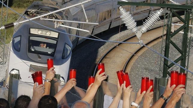 La aseguradora QBE comienza a pagar anticipos a los afectados por el accidente del Alvia