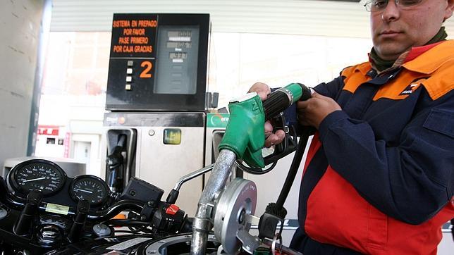 Los precios del combustible inician agosto con un abaratamiento del 1%