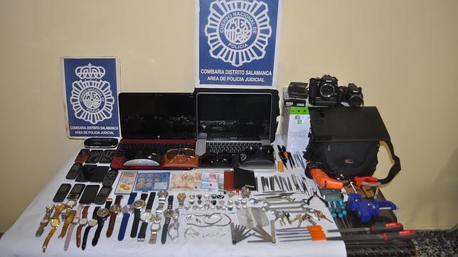 Dos detenidos por robar en viviendas mediante el método del «resbalón»