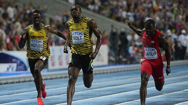 Bolt recupera su corona