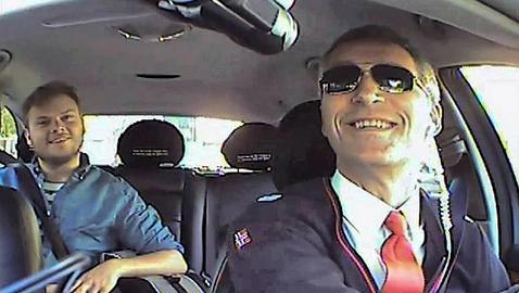 El primer ministro noruego se disfrazó de taxista para conocer mejor la opinión de los ciudadanos