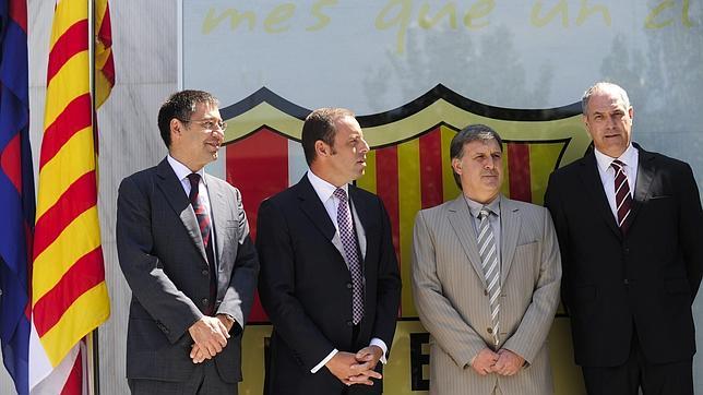 Cumbre en Can Barça para decidir sobre la posible llegada de un nuevo central