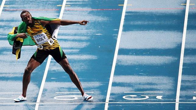 Usain Bolt, de Jamaica, celebra su victoria en los 100 metros lisos