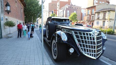 Un jeque de Abu Dhabi luce su «Black Spider» por Valladolid