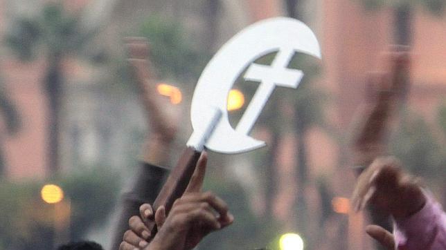 Los Hermanos Musulmanes incendian y dañan siete iglesias