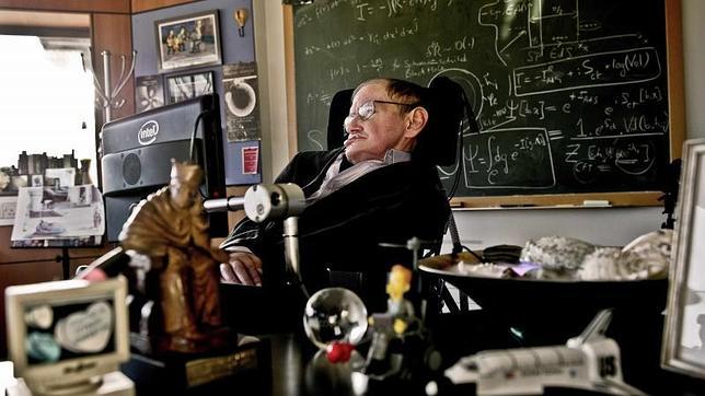 Stephen Hawking en su oficina de la Universidad de Cambridge