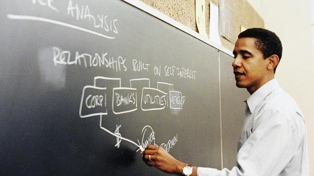 Obama impartiendo una clase en la Universidad de Chicago