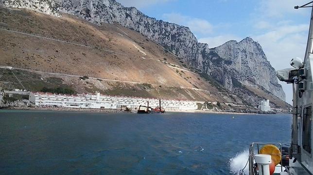 España presenta al Reino Unido su protesta por la construcción de un nuevo espigón en Gibraltar