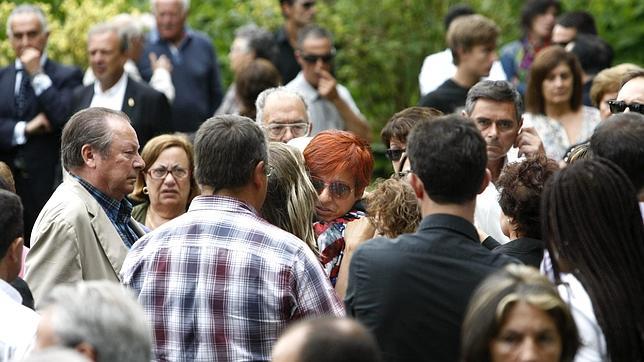 Rosalía Mera, enterrada entre «Piensa en mí» de Luz Casal y el Himno de Galicia