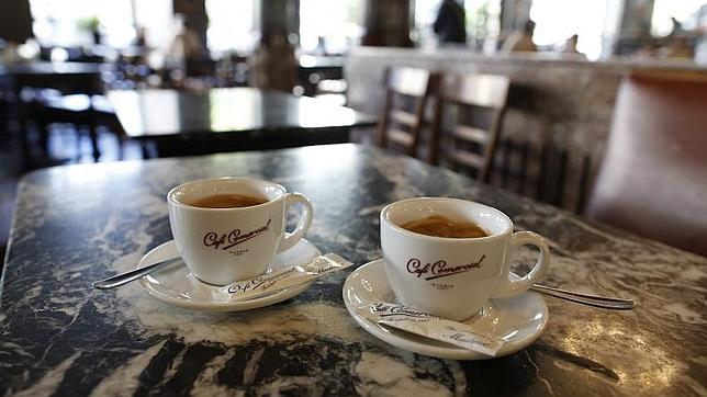 Los riesgos para la salud de beber más de cuatro cafés al día