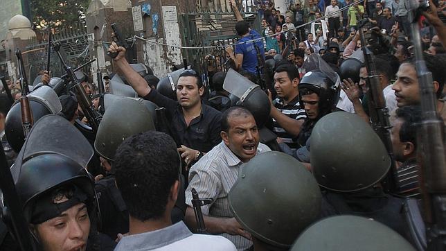 La UE revisará con urgencia sus relaciones con Egipto y «adoptará medidas»