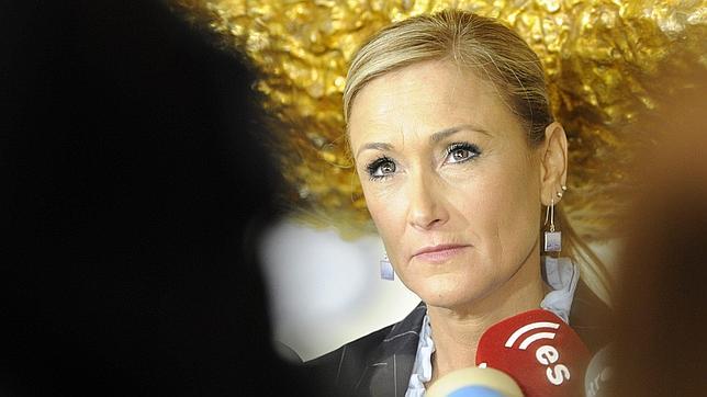 Cifuentes no ve «una guerra de tacones» para suceder a Rajoy