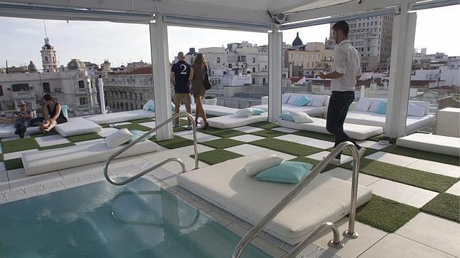 En esta azotea lo de menos es la terraza. Las vistas y el entorno son inigualables