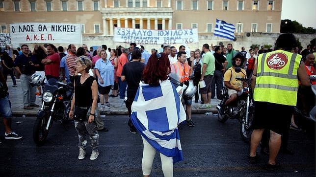 La CE afirma que no habrá decisiones nuevas sobre Grecia hasta otoño