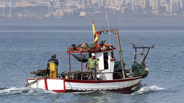 La Guardia Civil investiga si Gibraltar ha lanzado más bloques de hormigón al mar