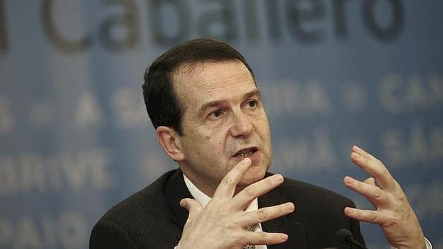 El ayuntamiento de Santiago recomienda a Caballero que se «tome una tila»