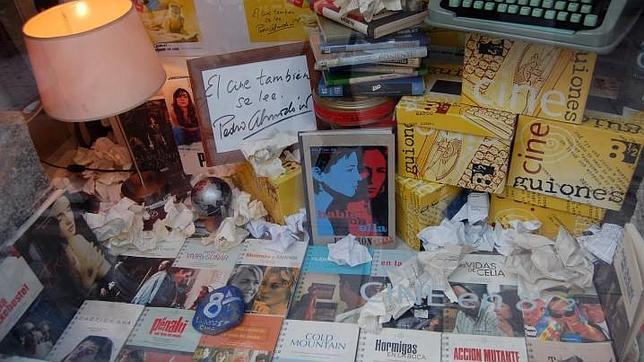 Escaparate de la librería Ocho y Medio, especializada en cine